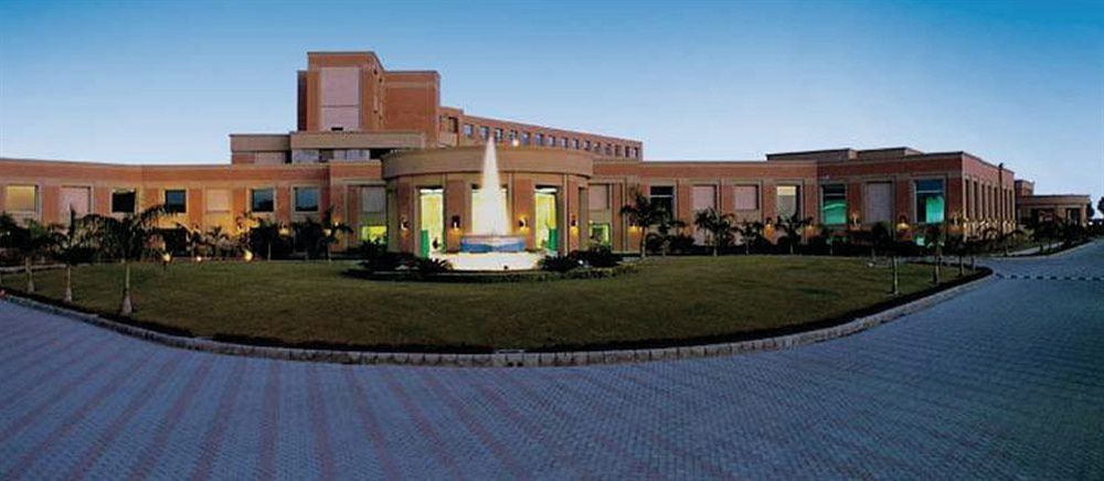 Aveda Hotel - Ludhiana Exterior photo