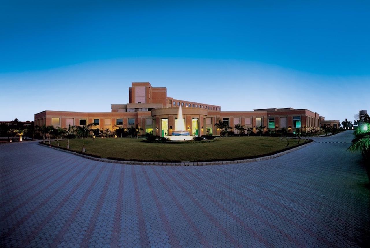 Aveda Hotel - Ludhiana Exterior photo